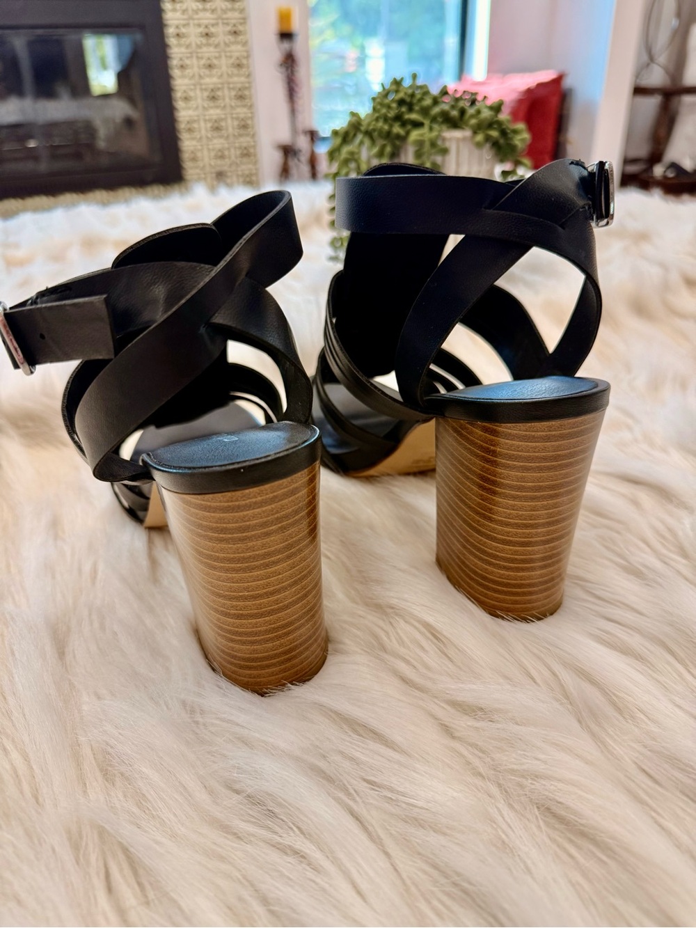 Steve Madden Black Strappy Block Heel Sandals - Picture 3 of 7